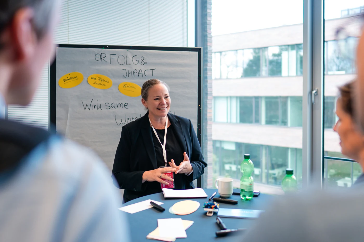 Caroline Eggers im gemeinsamen Workshop mit Teilnehmenden